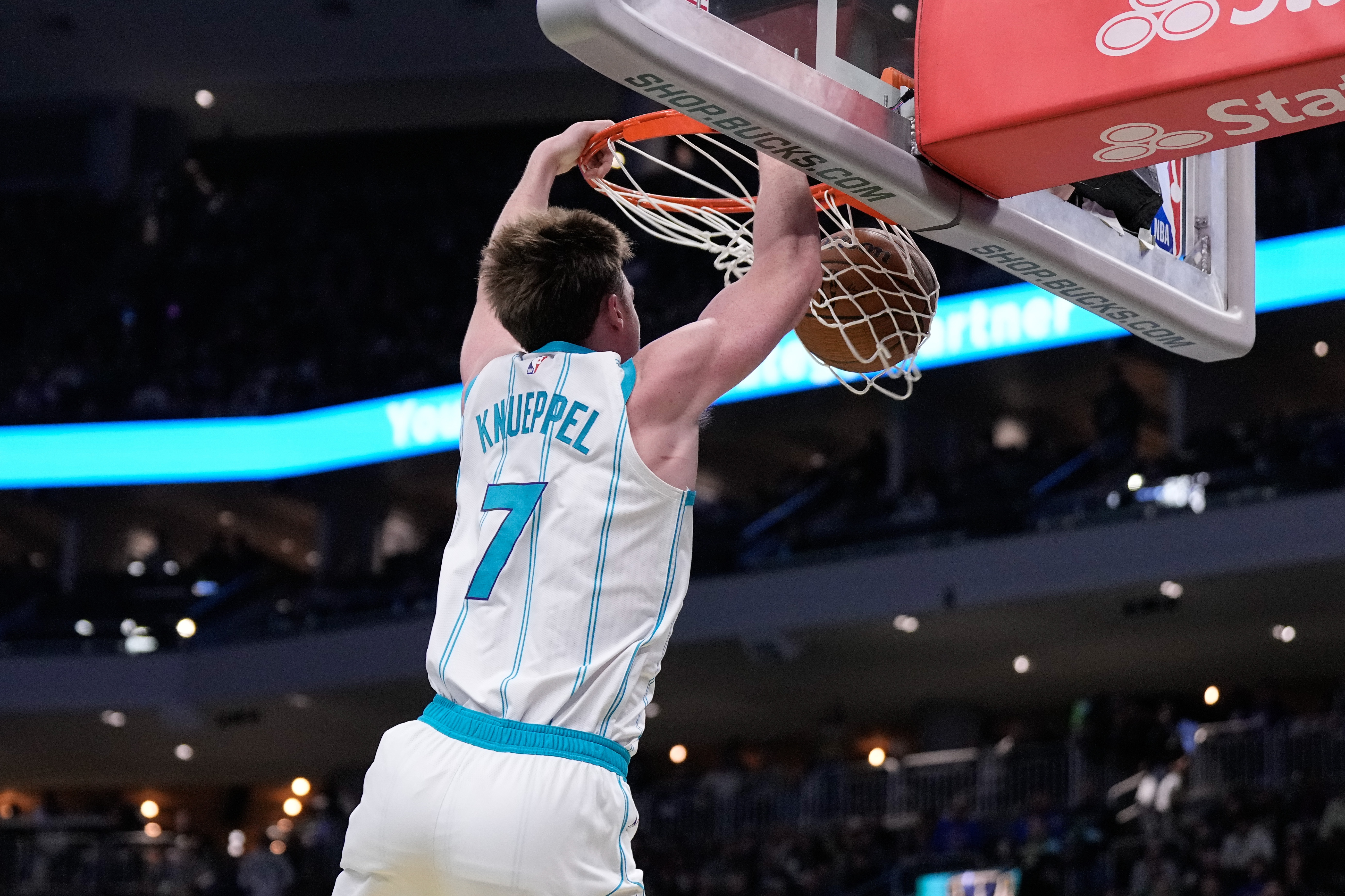 完美世界竞技官网-NBA彩经：太阳击退湖人 快船不敌火箭 马刺负雷霆 独行侠力拼掘金